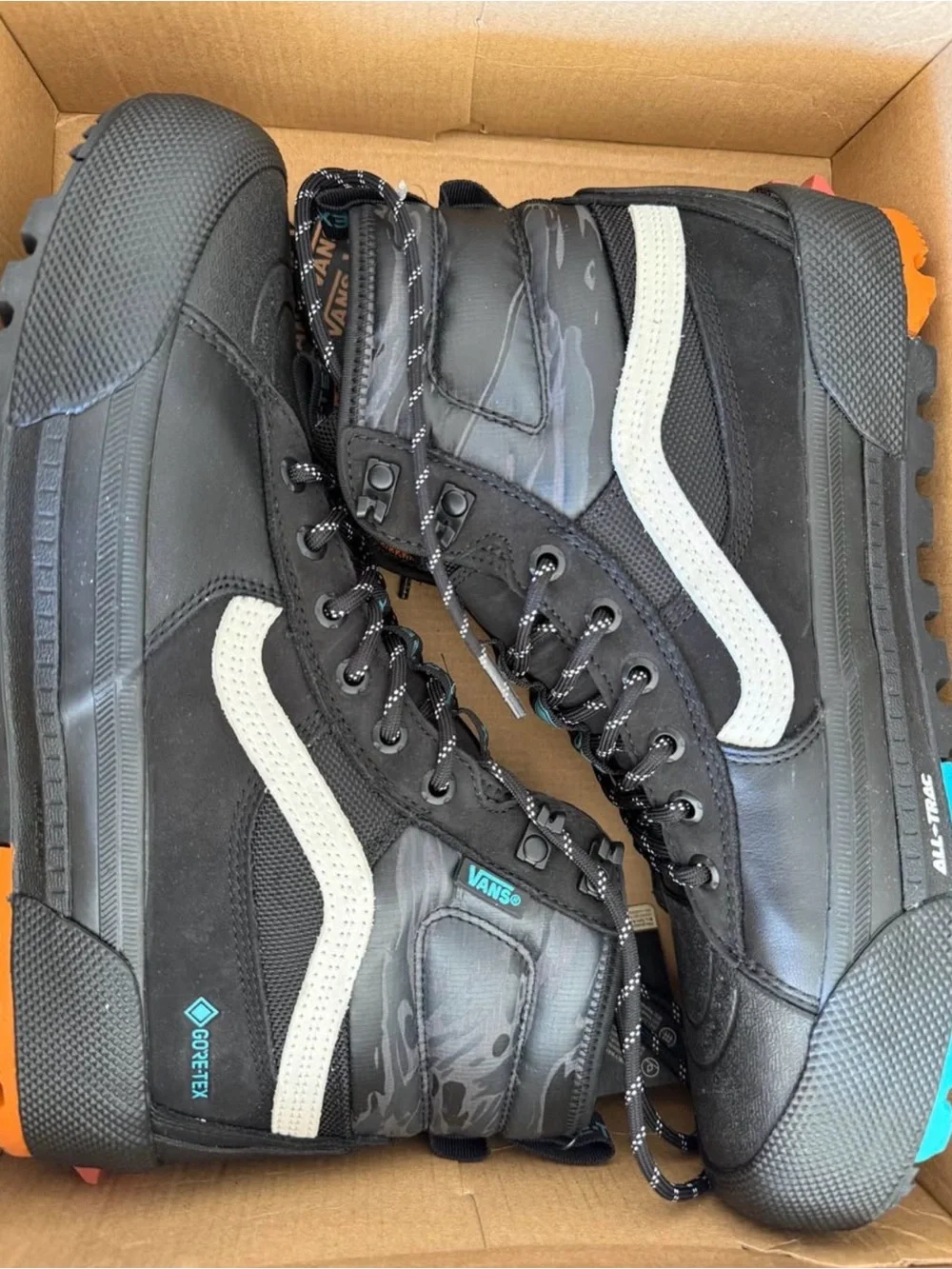 Sk8-Hi Gore-Tex Met-3 (NWT)